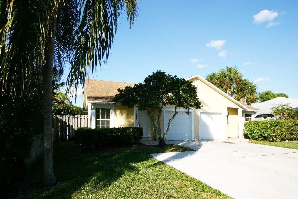 Primary Photo - Renovated 2BD/1BA Villa w/ 1 car Garage
