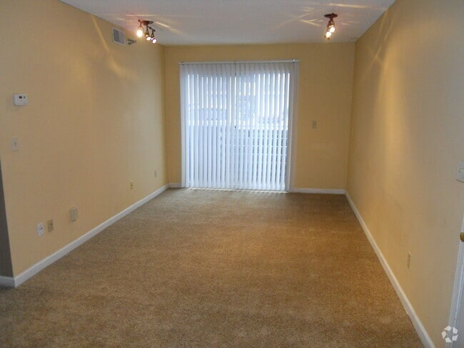Building Photo - 927 Emery Rd