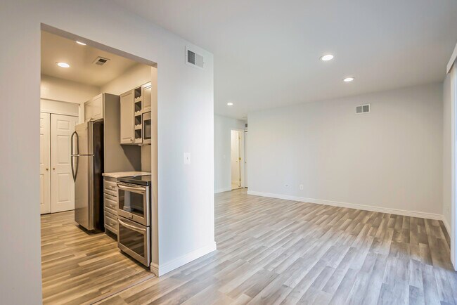 Foto del edificio - 30078 W 12 Mile Rd