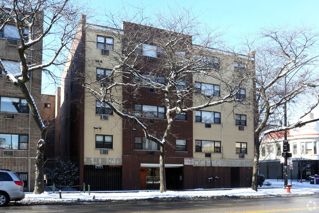 Building Photo - 6726 N Sheridan Rd
