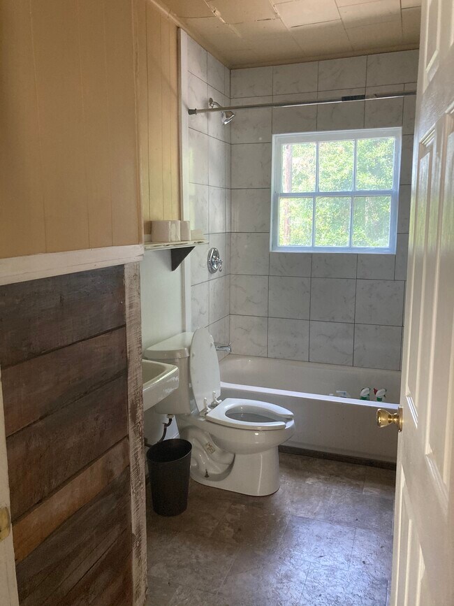 Bathroom - 711 Lamar Ave