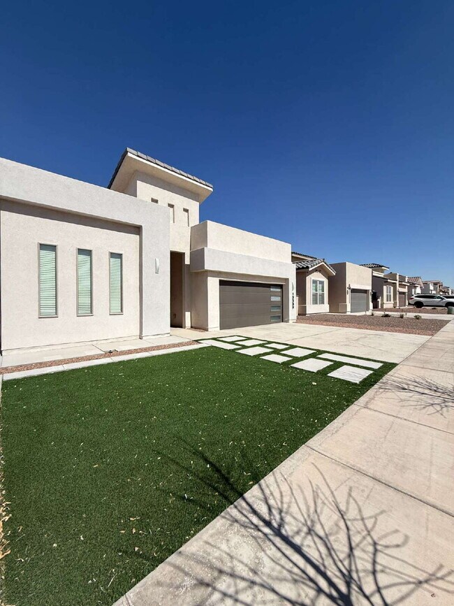 Foto del edificio - 13389 Carterton Ave