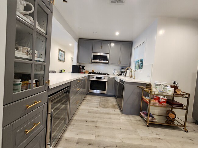 Building Photo - 7000 Andasol Ave