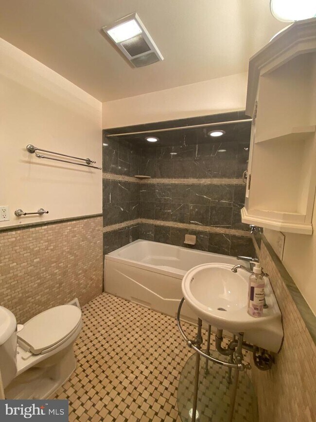 Foto del edificio - 731 Edgemoor Rd