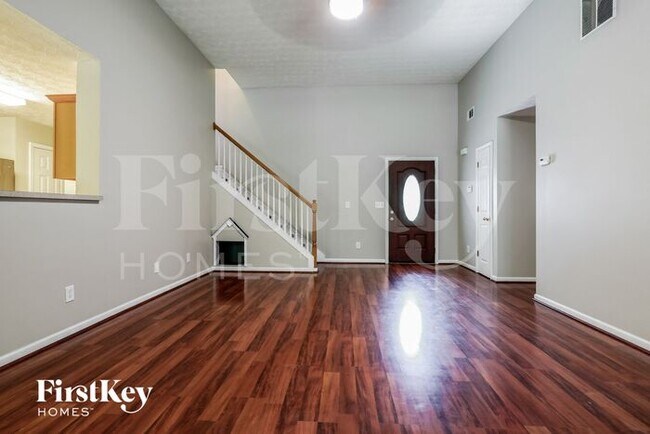 Foto del edificio - 516 Stonecrest Pl