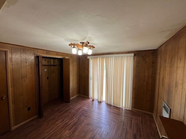 Building Photo - 3B/1.5B Home Available in Lake Charles