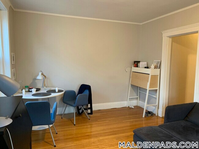 Building Photo - 170 Maple St