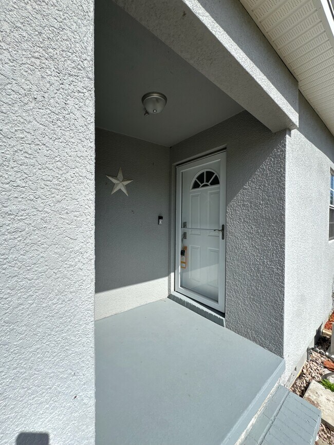 Building Photo - 904 Kensington Dr