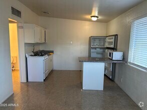 Building Photo - 903 S Mariana St