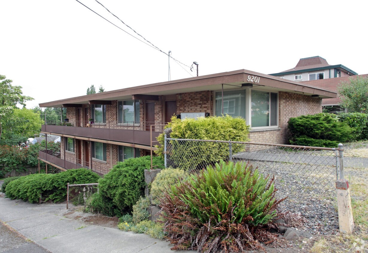 9201 Greenwood Ave, Seattle, WA 98103 Apartments in Seattle, WA