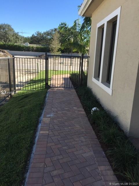 Foto del edificio - 5915 Brookfield Cir E