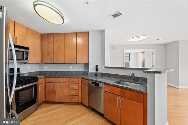 Foto del edificio - 915 E St NW