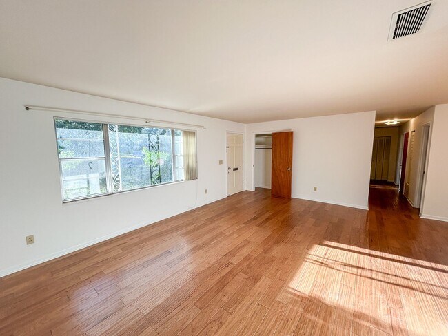 Foto del edificio - 611 NE 7th Terrace