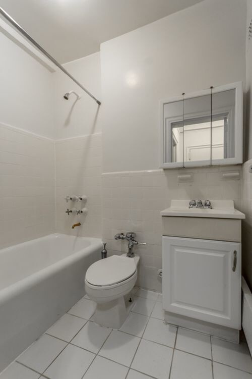 Building Photo - 208 W 23rd St