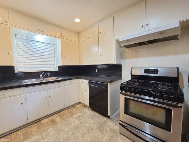 Building Photo - 5 br, 3 bath House - 4203 Oaklawn St