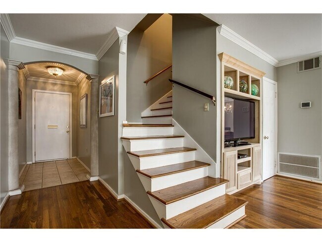 Building Photo - 5008 N Hall St
