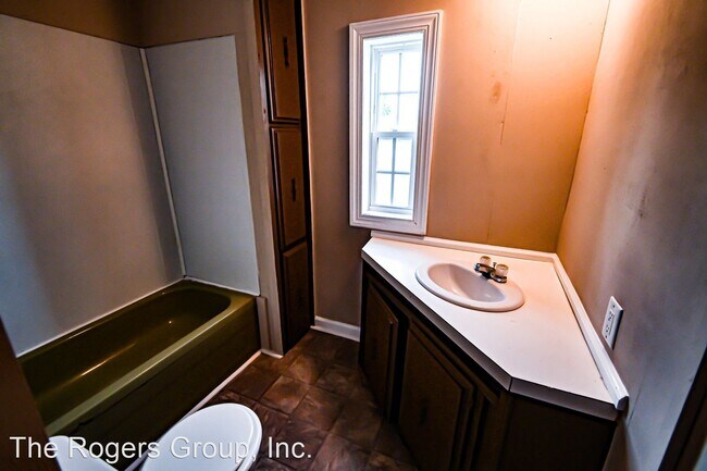 Building Photo - 3 br, 1.5 bath House - 120 Woodway Dr