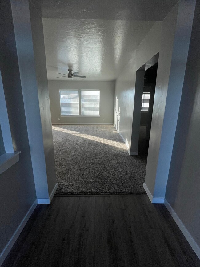 Building Photo - 4225 W Spring House Dr
