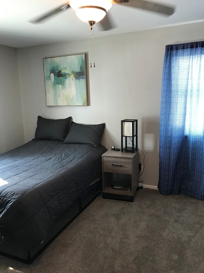 Foto del edificio - 3 Bedroom Single Family w/Garage & Large Yard