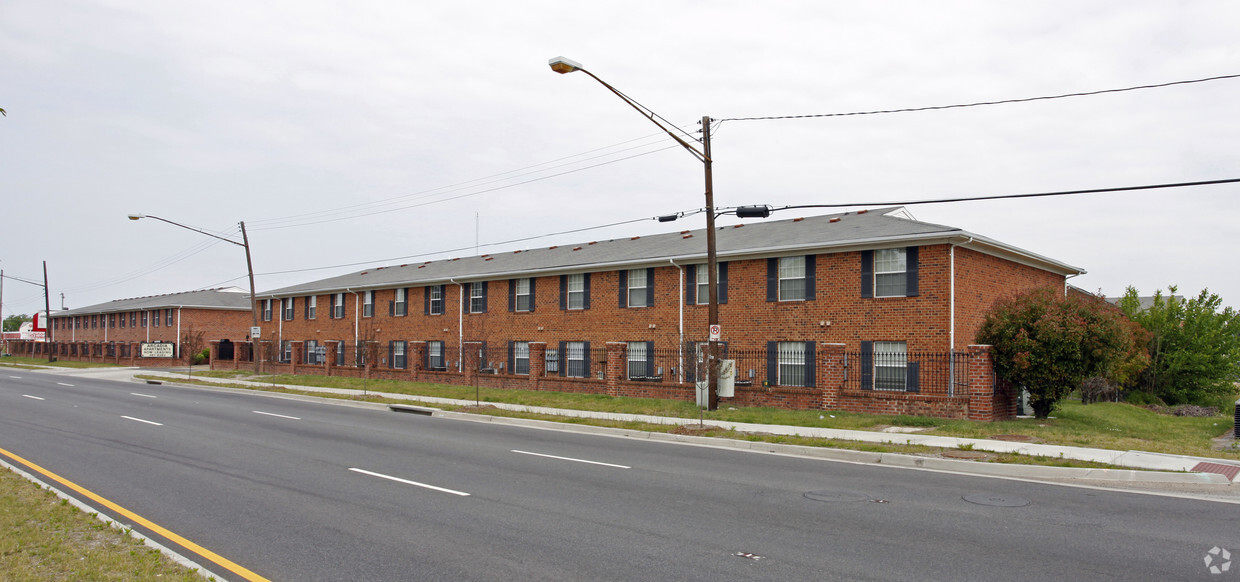 Primary Photo - Arcadia Apartments