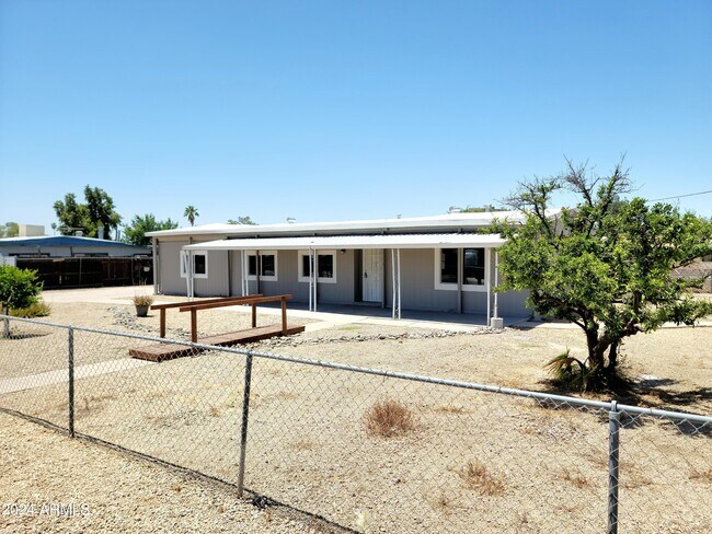 Building Photo - 2749 E Beardsley Rd