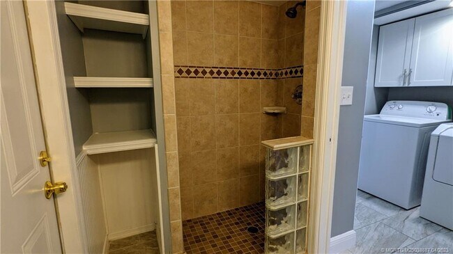 Foto del edificio - 976 SW 34th Terrace