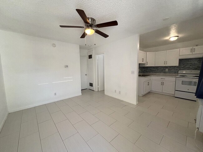 Foto del edificio - 15878 Edwin St