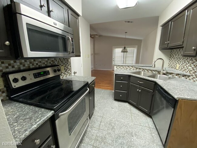 Building Photo - 3 br, 2 bath House - 1705 Calgary Trl