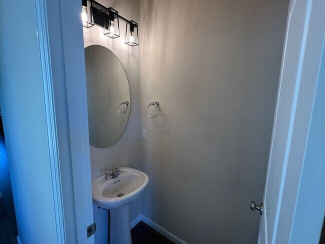 Building Photo - Morningside 3 Bedroom Townhome Happy Vally