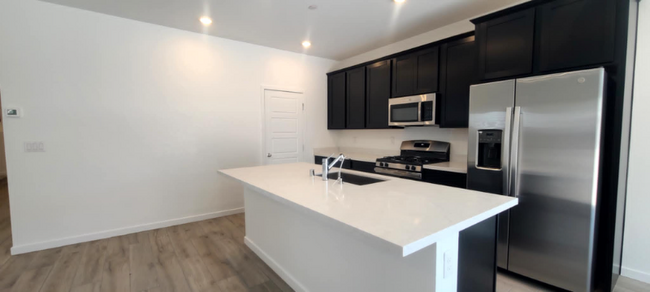 Foto del edificio - 8120 Woodland Prairie Ave