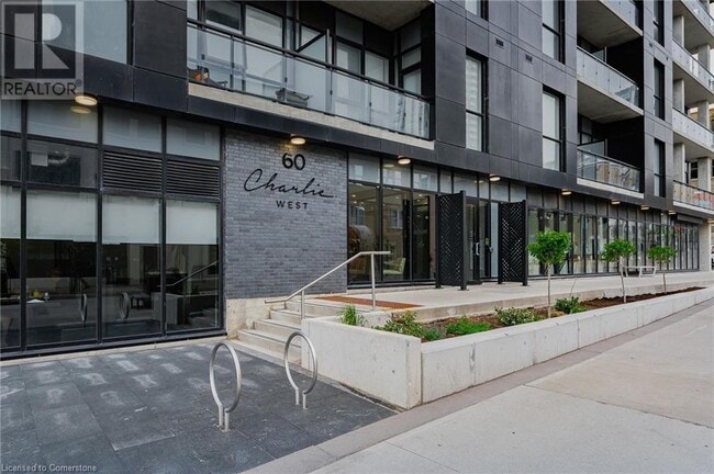 Photo du bâtiment - 60 Charles St W