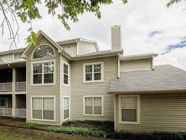 Foto del edificio - 1014 Stones Throw Dr NW