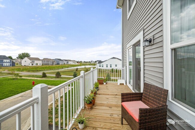 Foto del edificio - Brand-New End-Unit Townhome w/ Pond Views – Keller Farm, Plainfield!