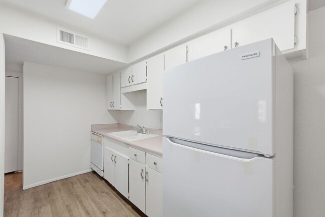 Ready to Move In - Two Bedrooms! - Ready to Move In - Two Bedrooms! Townhome