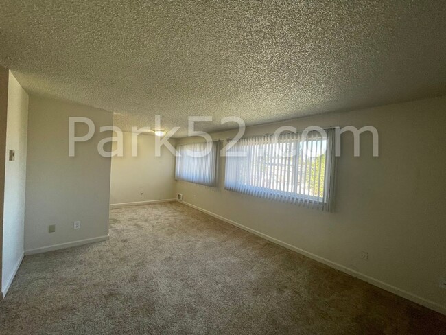 Foto del edificio - 2 Bedroom 1 Bathroom Upper Level Apartment...