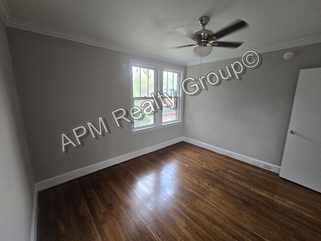 Foto del edificio - Upstairs condo in Earlewood Commons