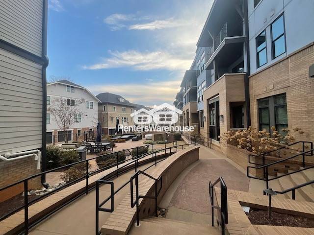 Building Photo - Stunning 2-bed, 2.5-bath condo