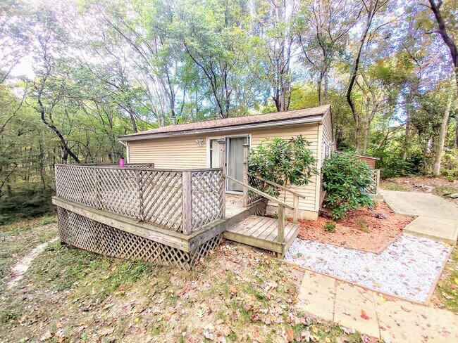 Building Photo - COZY CUTE 1 BDRM + OFFICE RANCH AVAILABLE ...