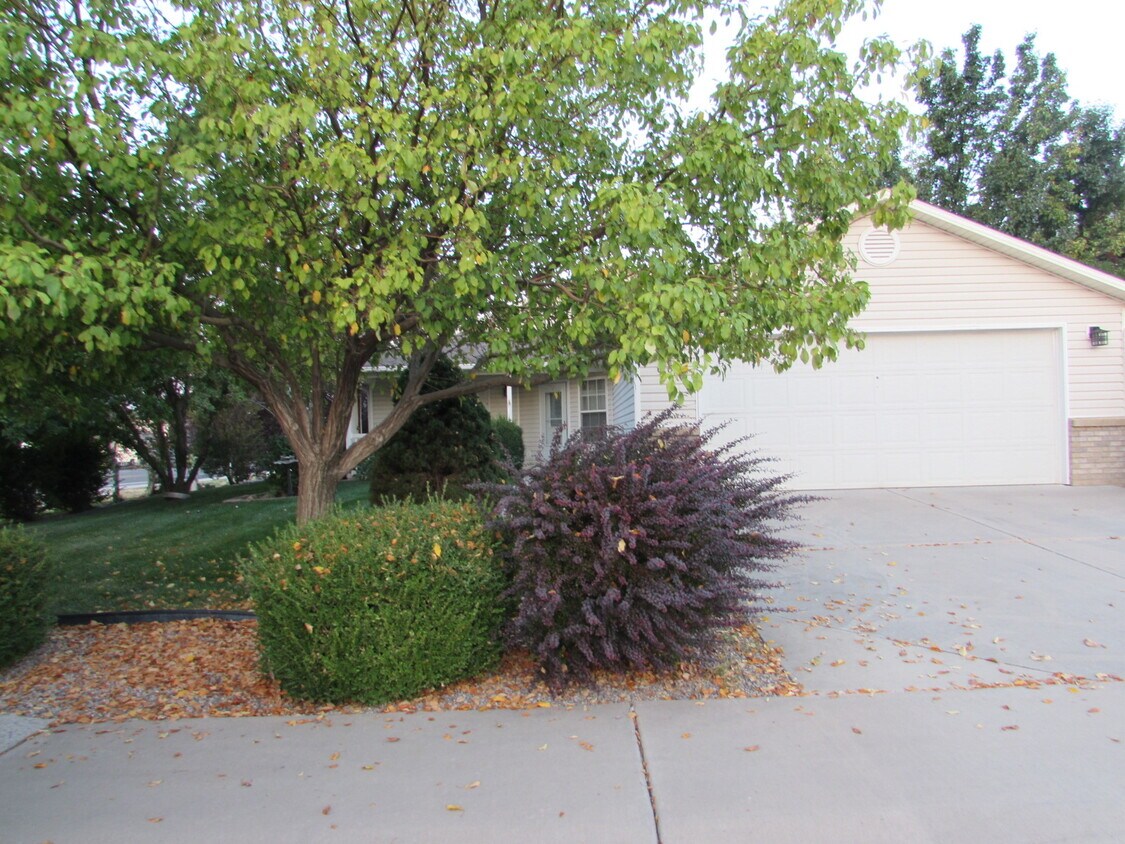 Primary Photo - 651 Hudson Bay Ct