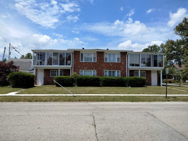 Listed Apt. is in the upper-righthand corner. Stairs to access. - 7 Garfield Ave