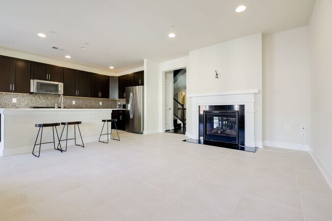 Foto del edificio - Updated 3br/2.5ba Condo Townhome Alexandria Walk to Metro