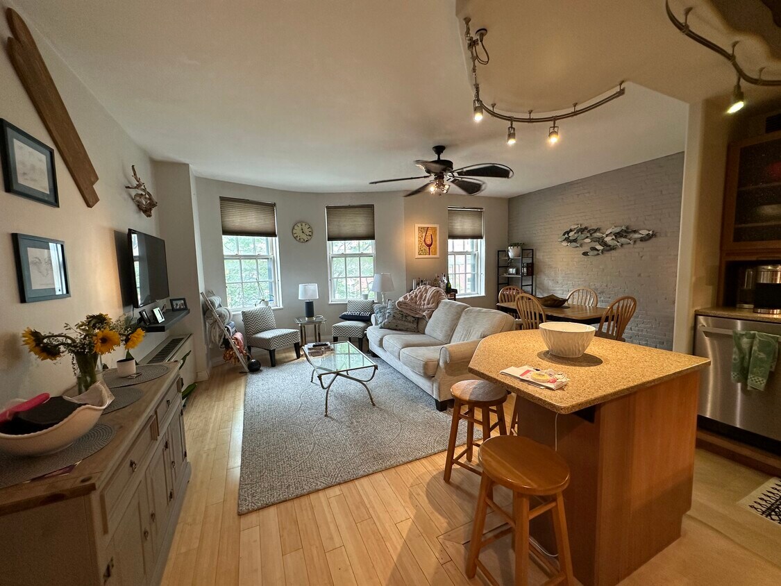 Primary Photo - 21 Bowdoin St