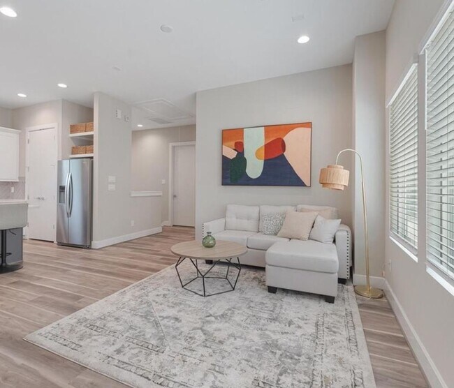 Foto del edificio - Luxury New Construction Home for Lease – Easter Jensen Area, North Houston