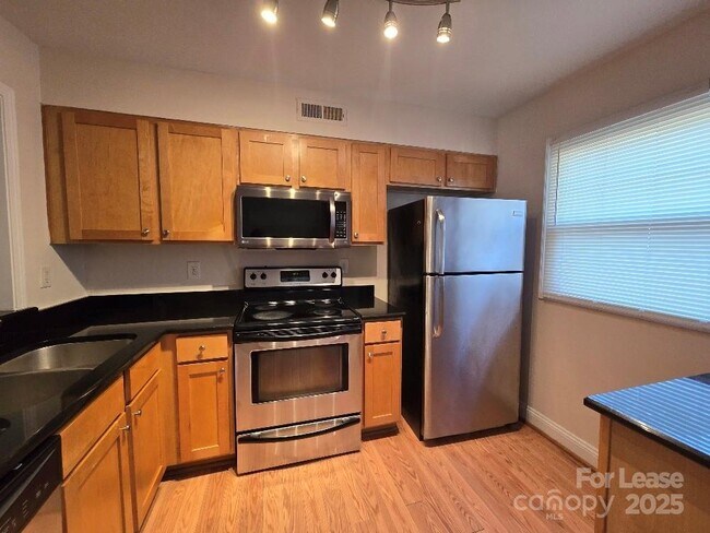 Foto del edificio - 1207 Green Oaks Ln