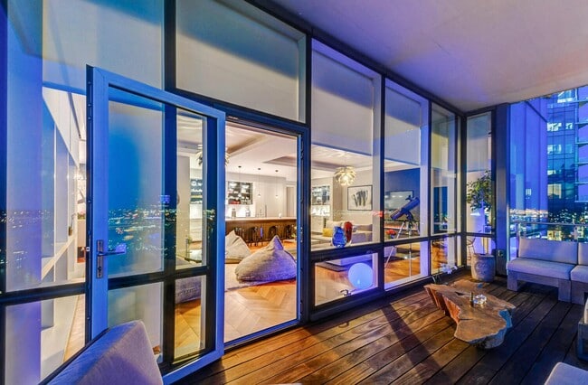 Building Photo - 300 International Drive