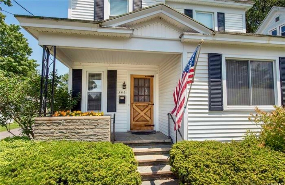 Primary Photo - 706 Elm St