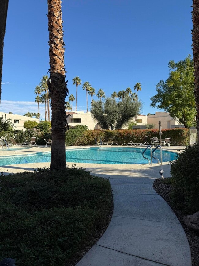 Building Photo - 2017 Normandy Ct