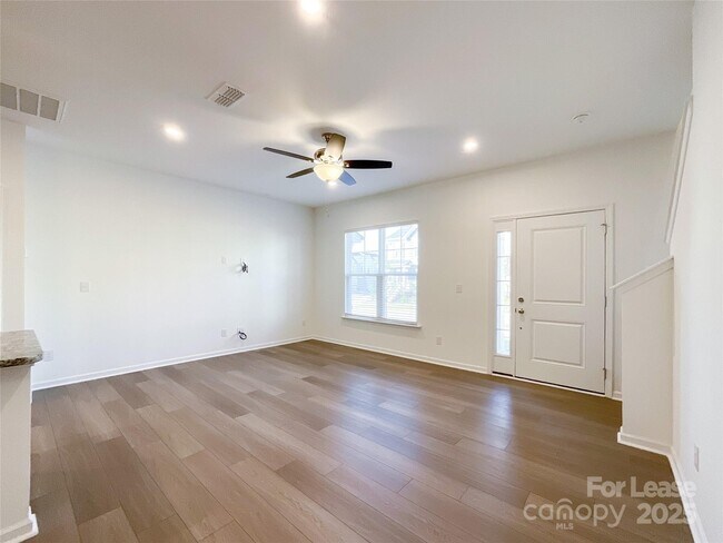 Foto del edificio - 1836 Teachers House Rd NW