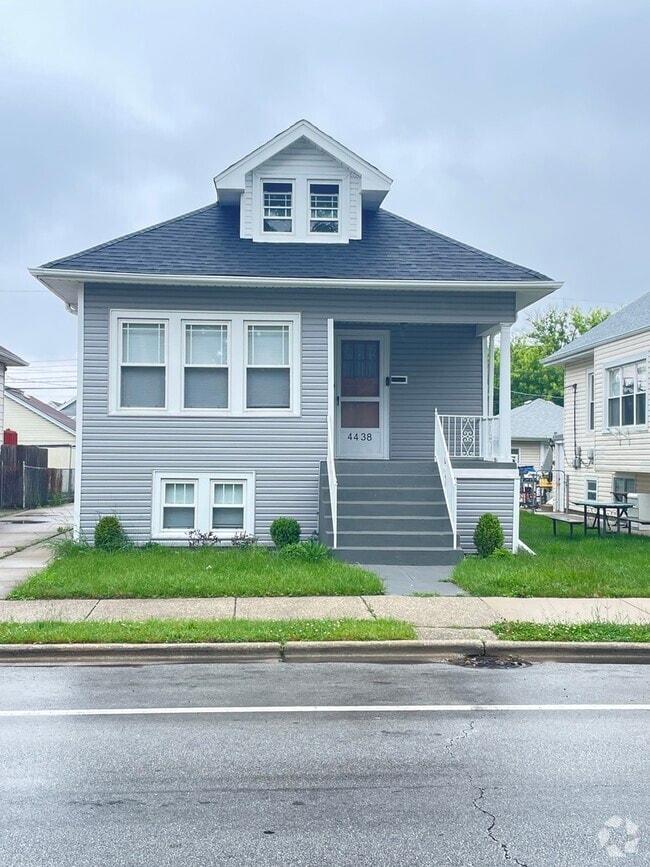 Building Photo - 4438 N Austin Ave