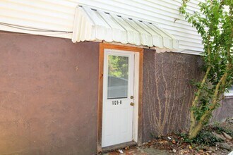 Building Photo - 1023 College Ave